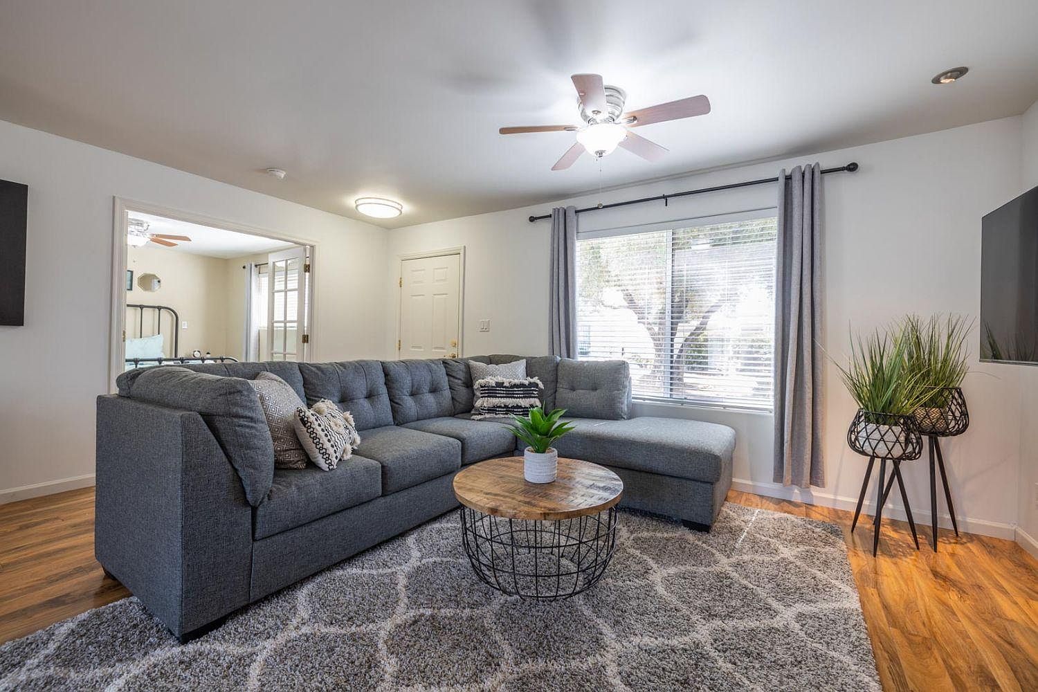 8315 E Orange Blossom Ln photo 2
