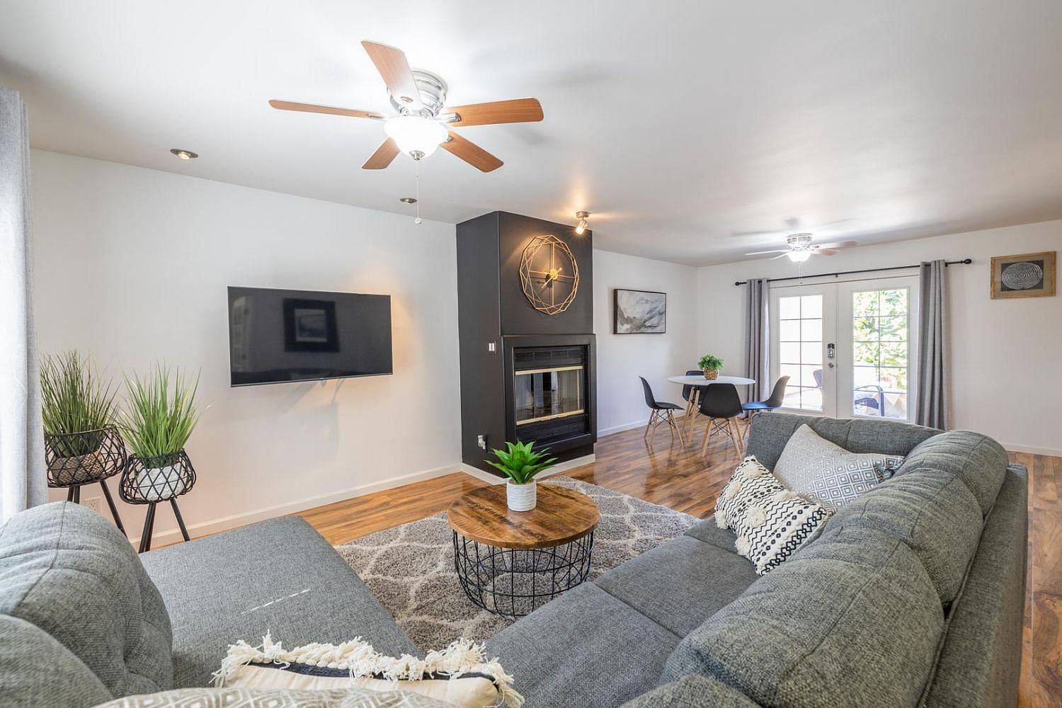 8315 E Orange Blossom Ln photo 3