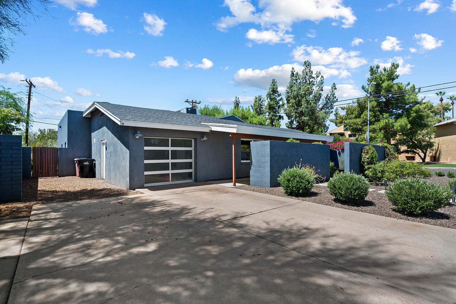 8201 E Sells Dr photo 2