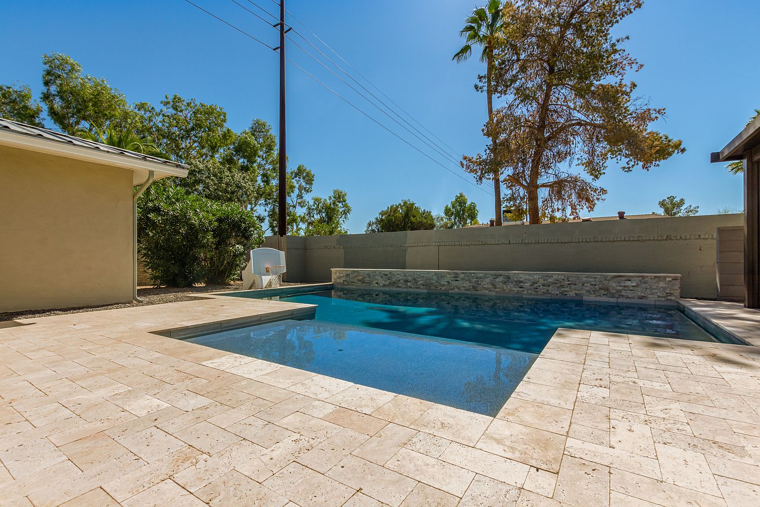 8731 E Minnezona Ave photo 2