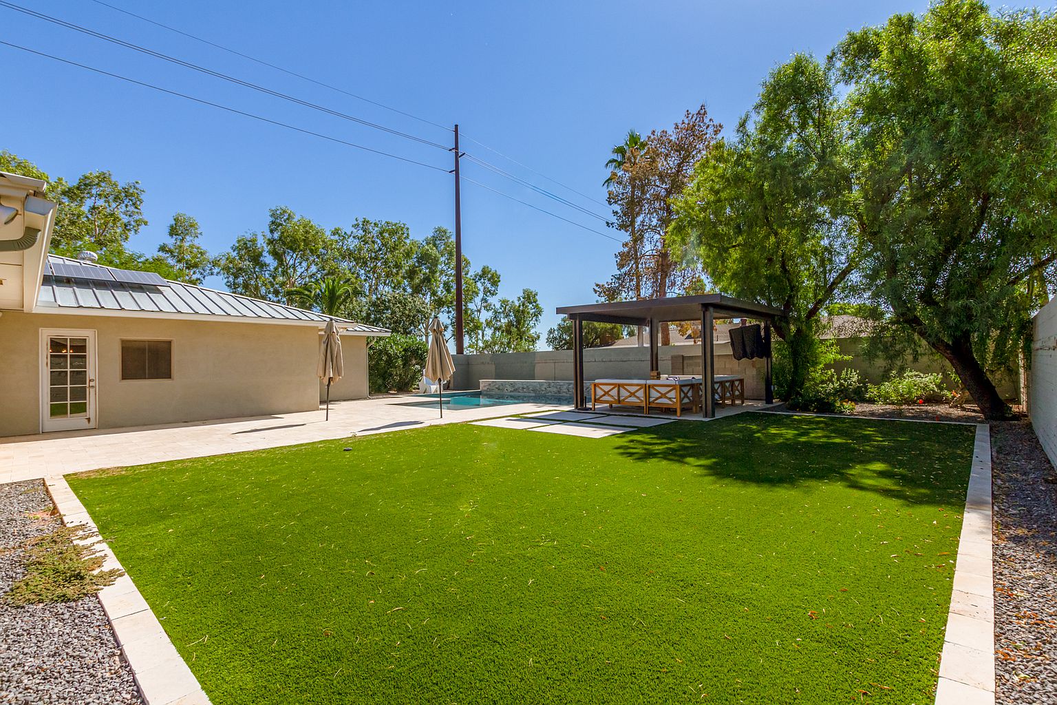 8731 E Minnezona Ave photo 4