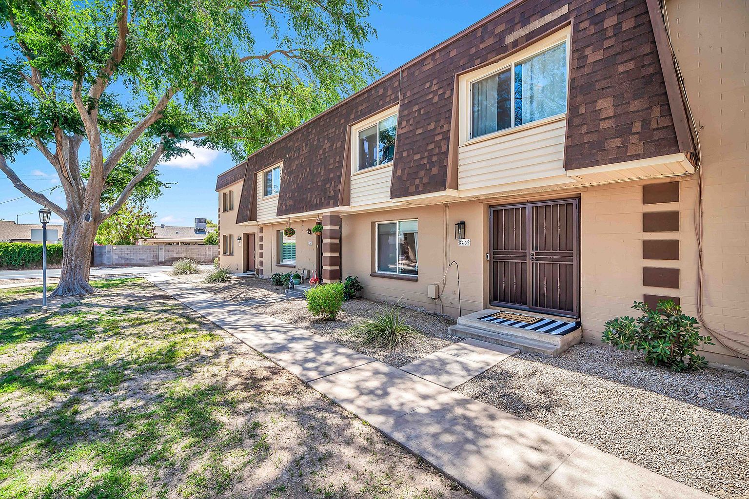 8462 E Chaparral Rd photo 2