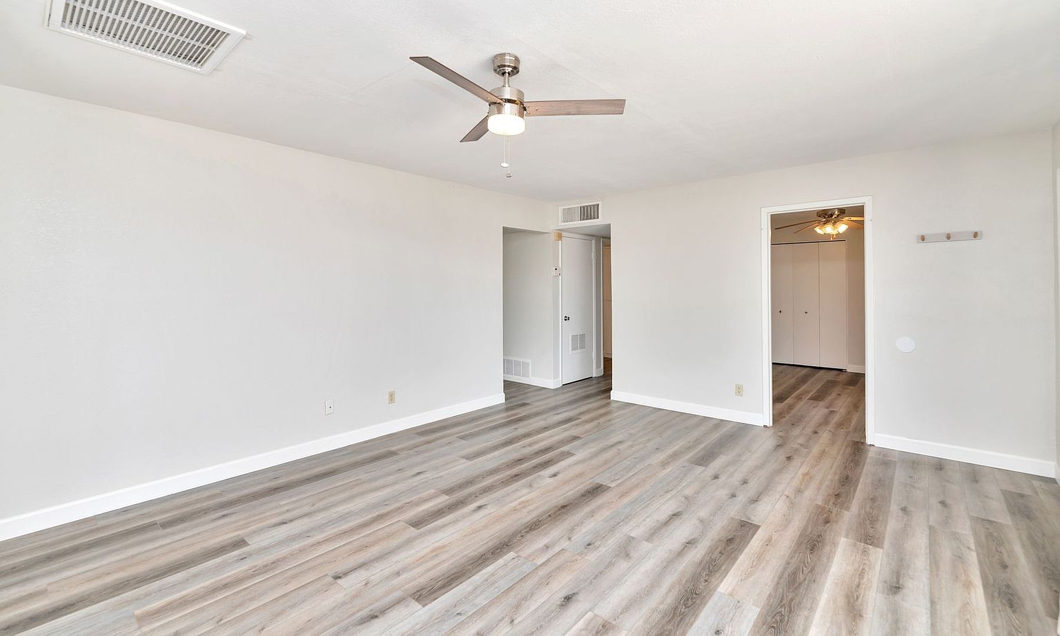 8444 E Plaza Ave Scottsdale, AZ 85250 photo 4