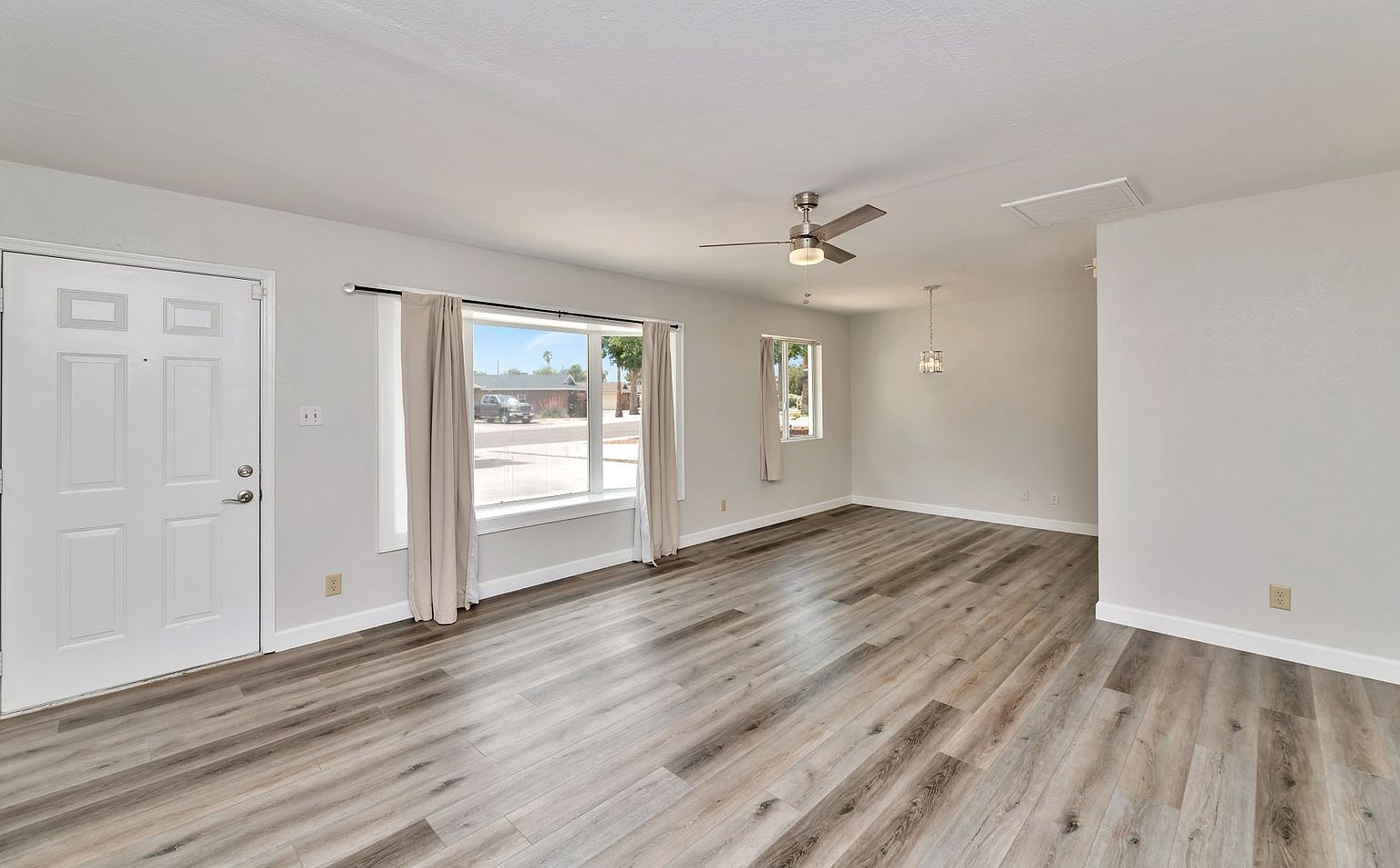 8444 E Plaza Ave Scottsdale, AZ 85250 photo 2