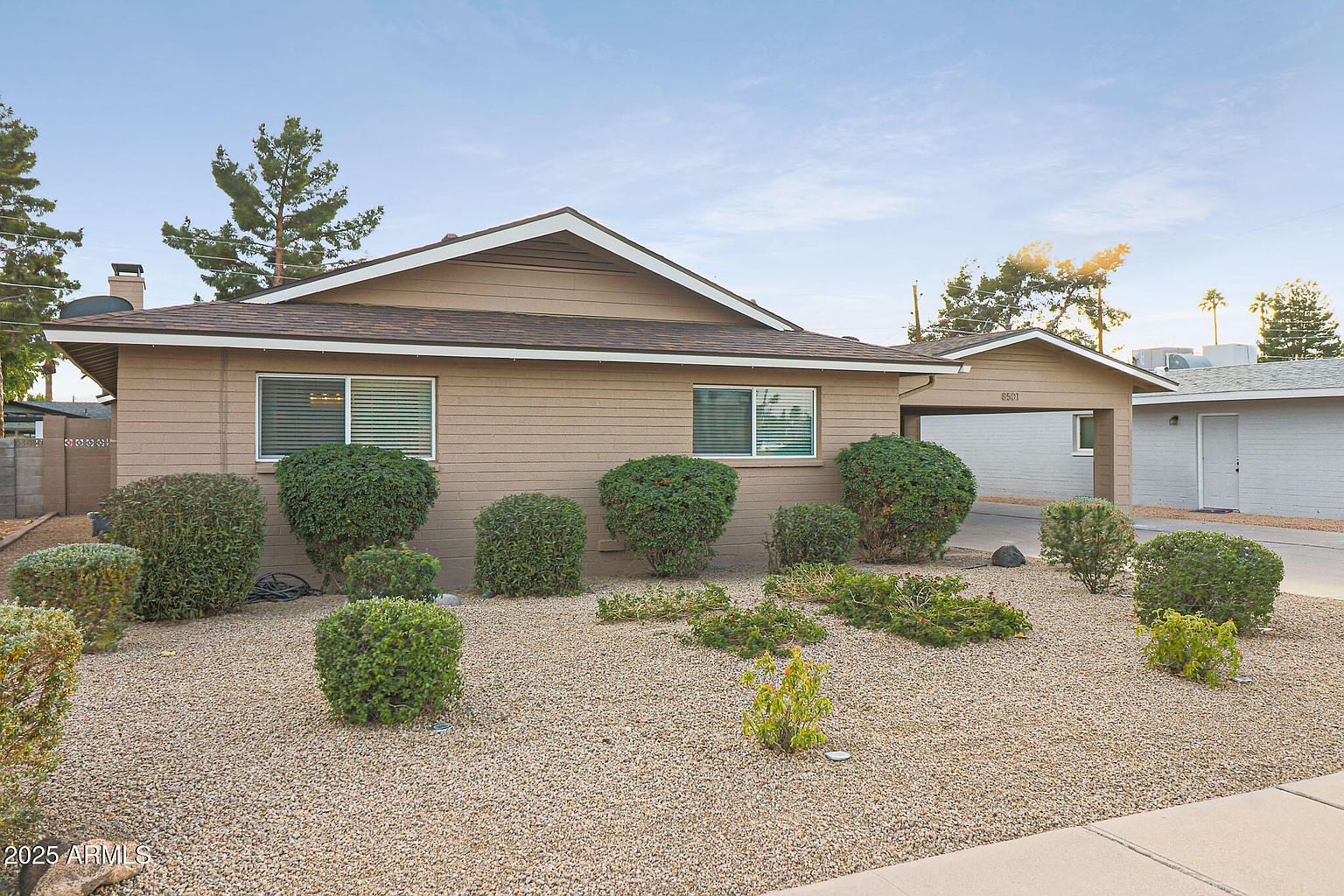 8501 E Jackrabbit Rd Scottsdale, AZ 85250 photo 3