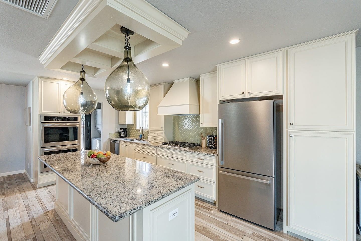 8708 E Vista Dr photo 2