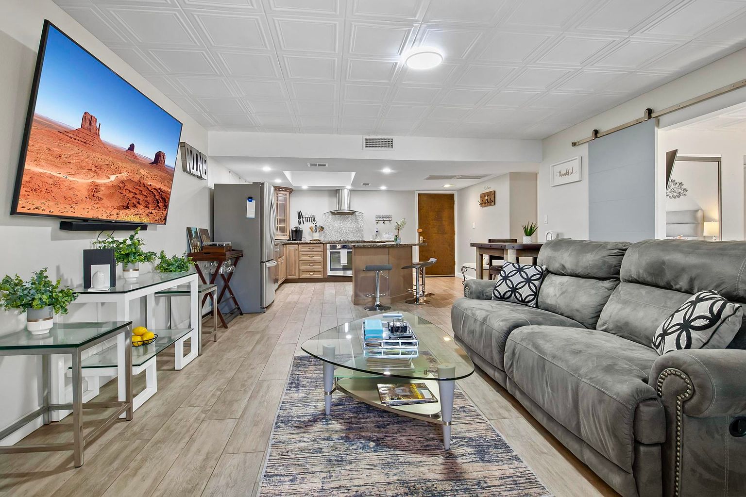 7830 E CAMELBACK Road photo 2