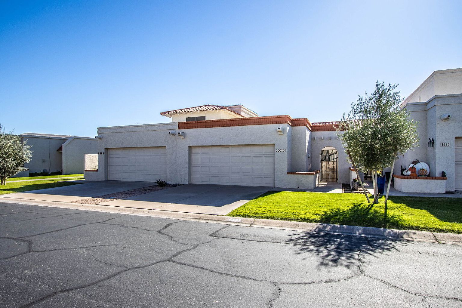 7631 E Sandalwood Dr Scottsdale, AZ 85250 photo 3