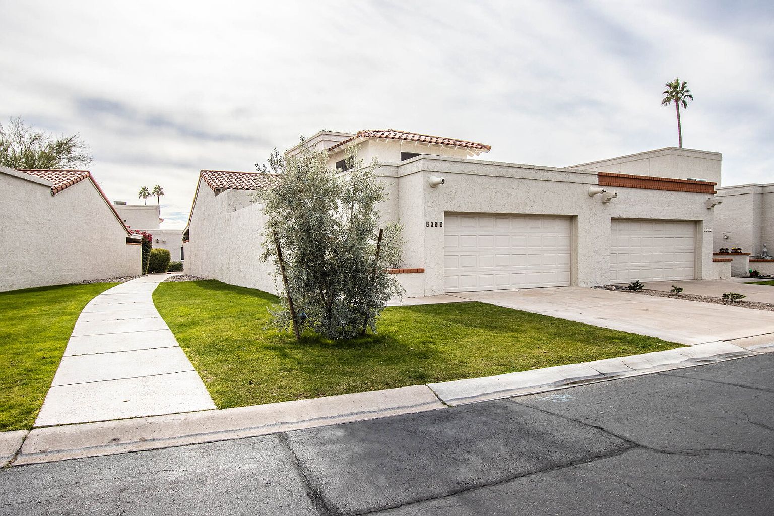 7633 E Sandalwood Dr Scottsdale, AZ 85250 photo 2