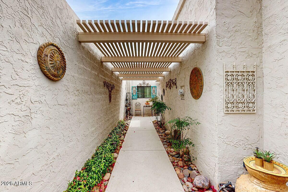 7643 E Sandalwood Dr photo 3