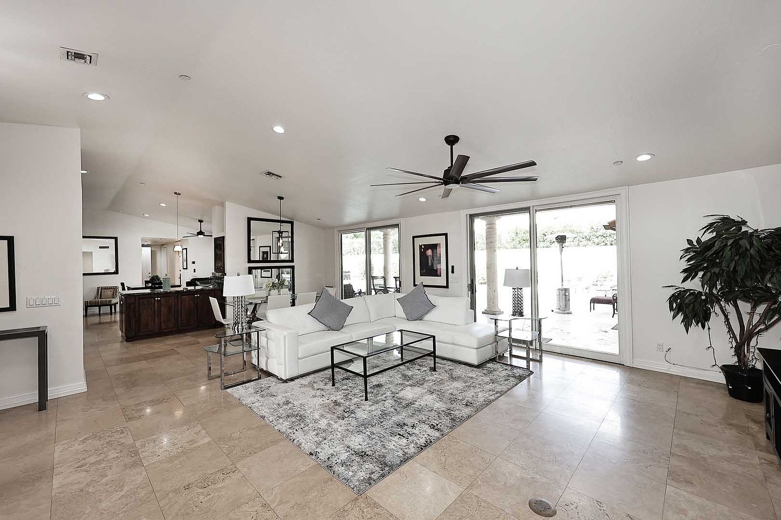 8176 E Del Barquero Dr photo 5