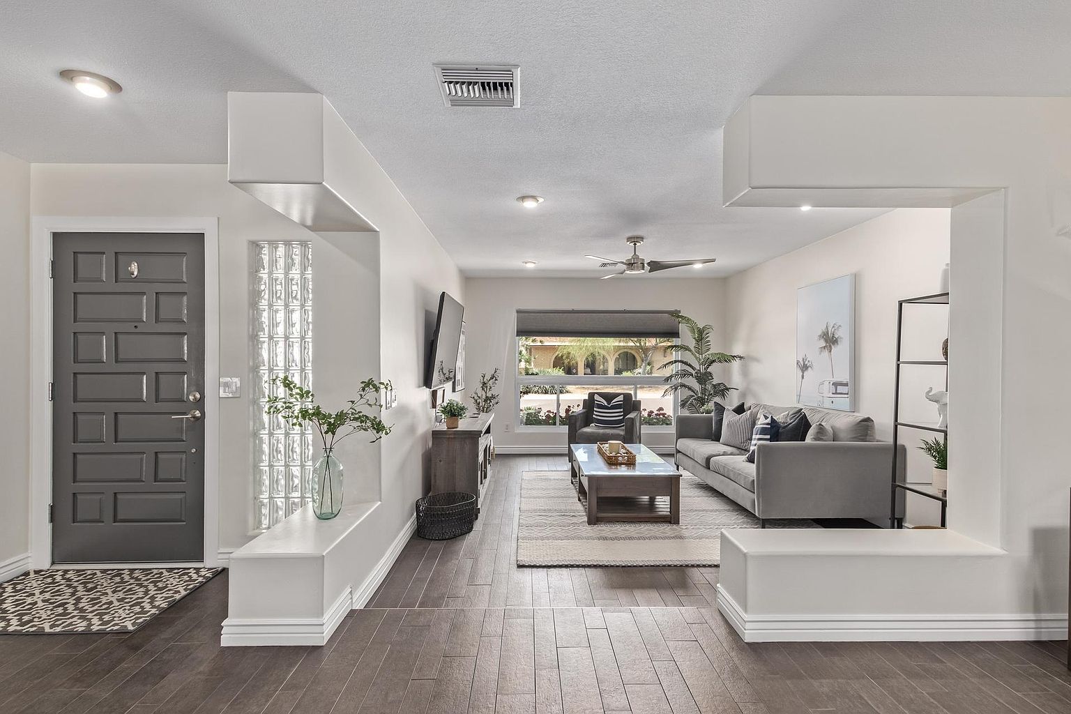 8629 E San Alfredo Dr photo 4
