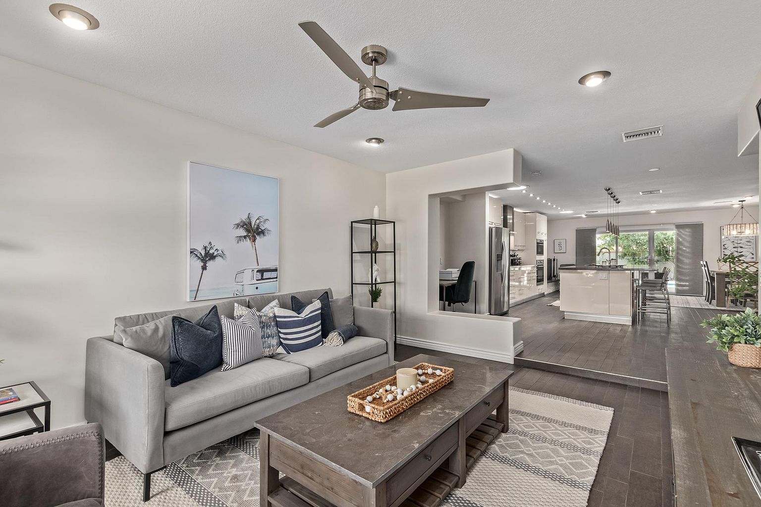 8629 E San Alfredo Dr photo 5