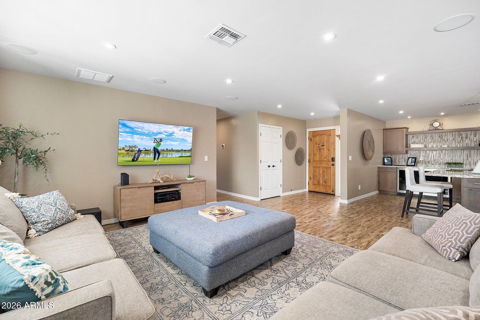 8625 E Lincoln Dr photo 2