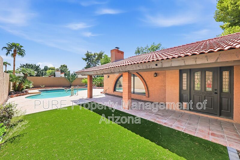 7218 E Harmont Dr photo 2