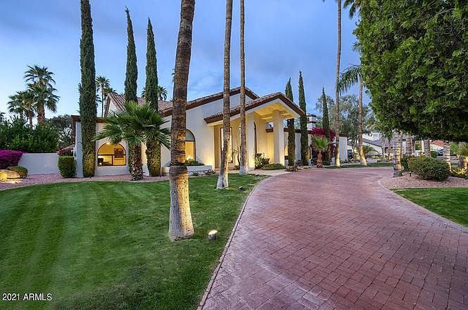 8260 E Sutton Dr photo 3