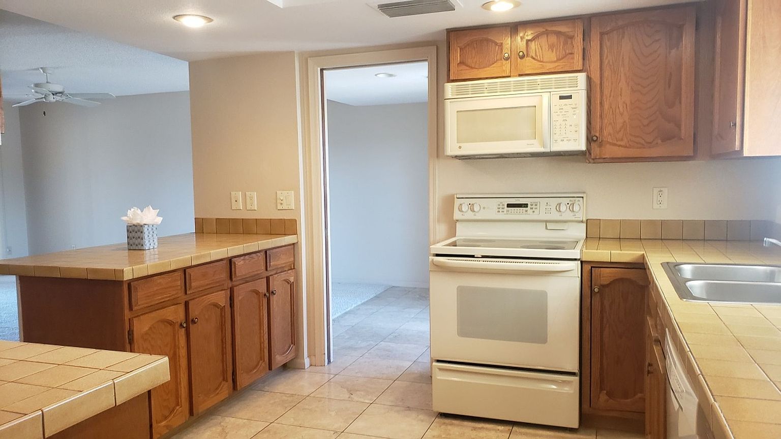 16212 E Carmel Dr photo 4