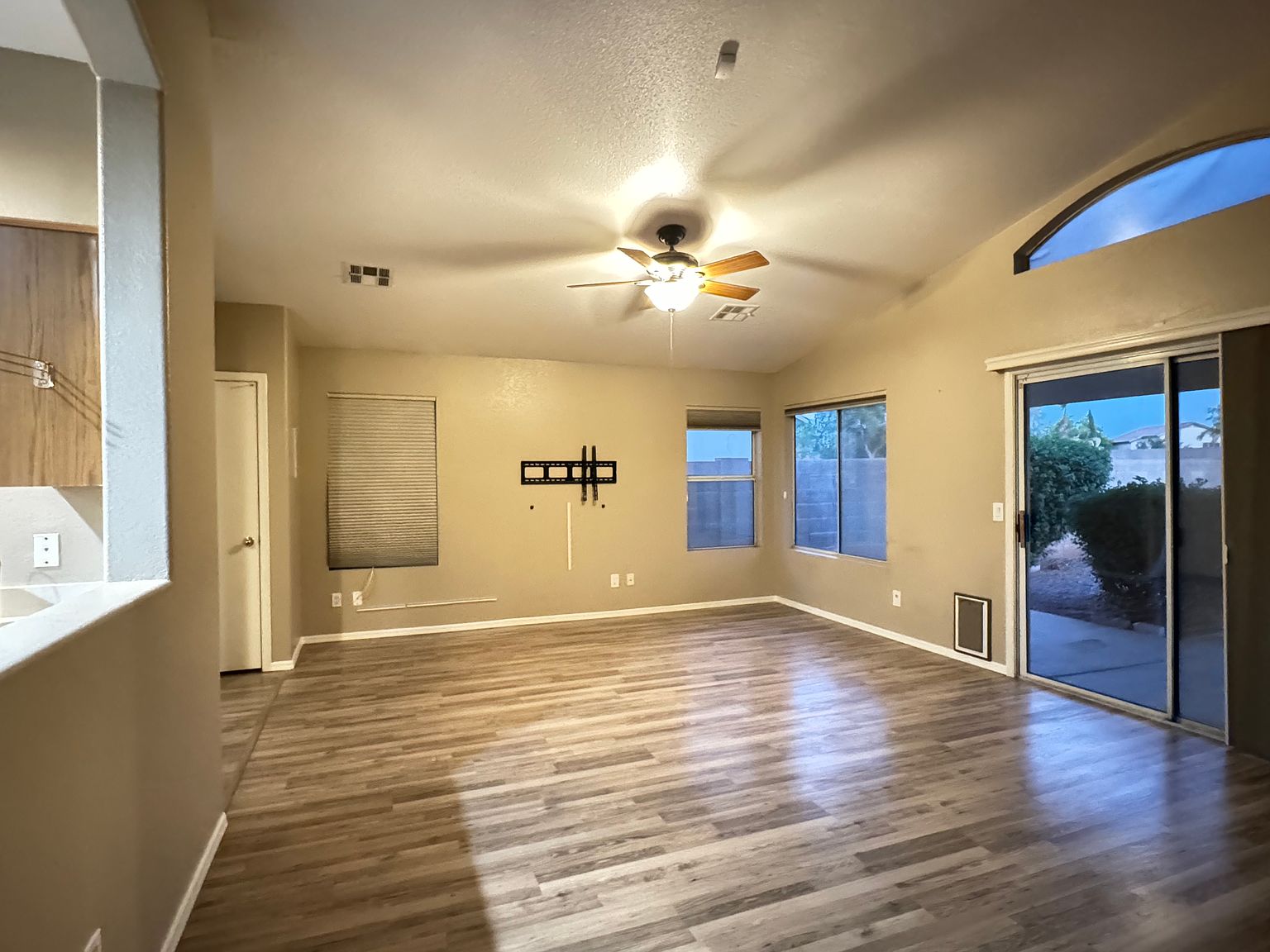 7443 W Via Del Sol Dr photo 4