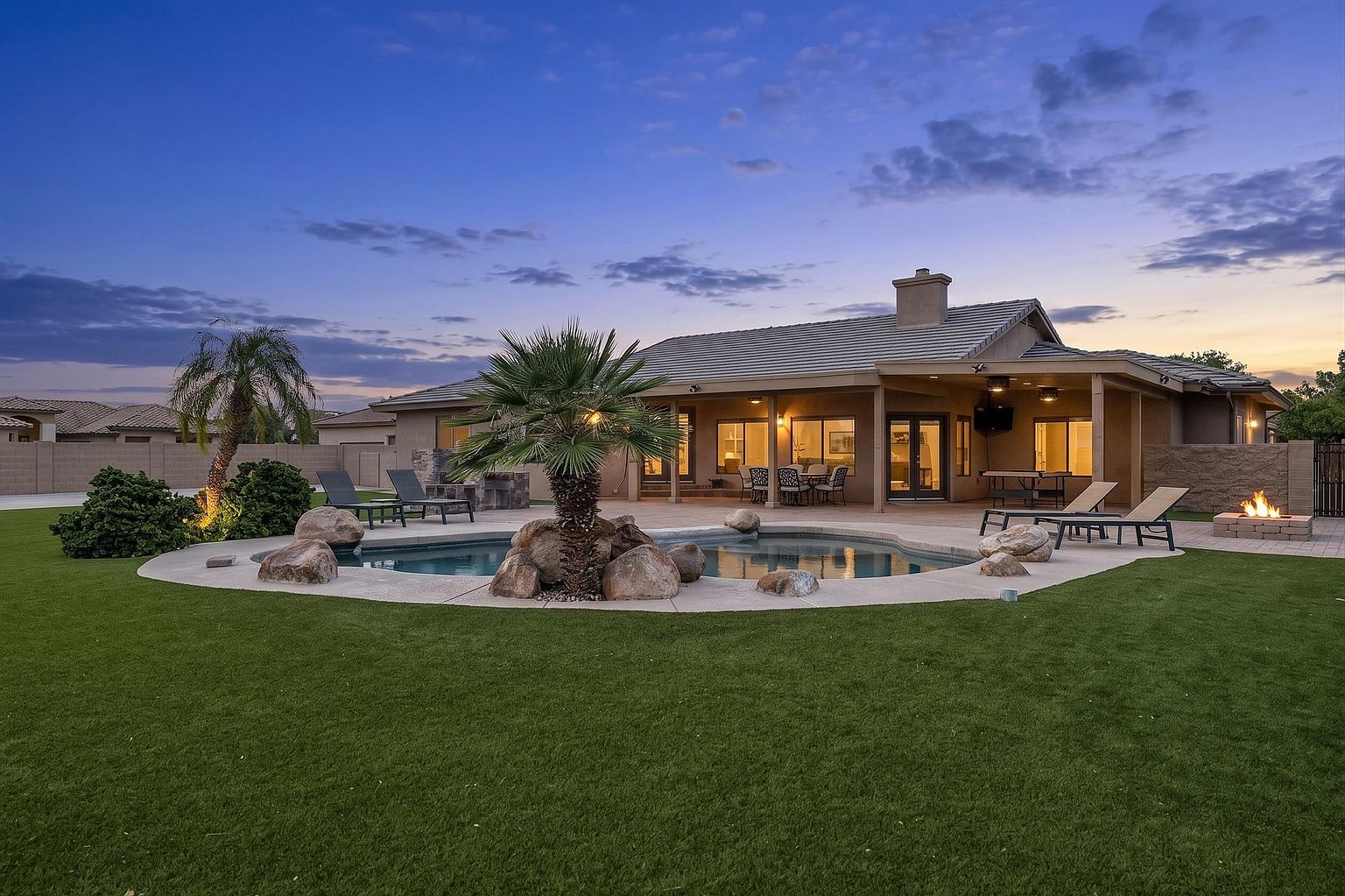 9033 W Patrick Ln Peoria, AZ 85383 photo 3
