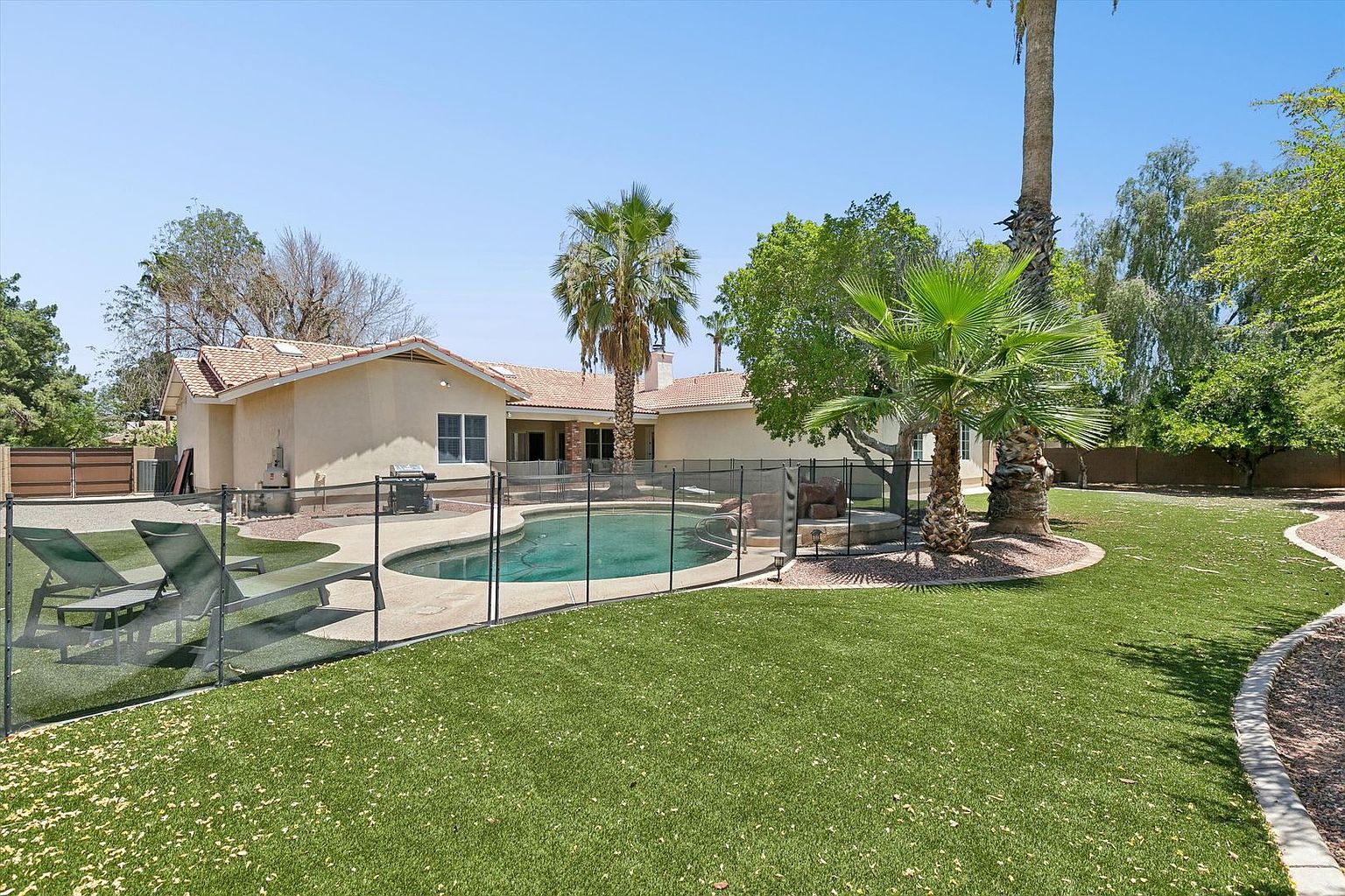 8611 W Foothill Dr Peoria, AZ 85383 photo 3