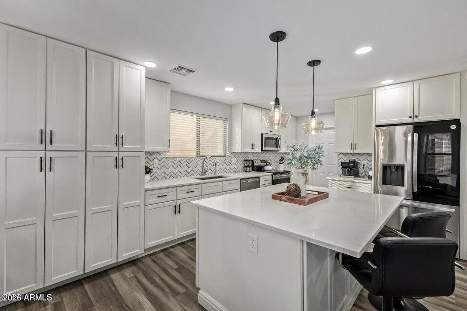 10617 W Daley Ln Peoria, AZ 85383 photo 3
