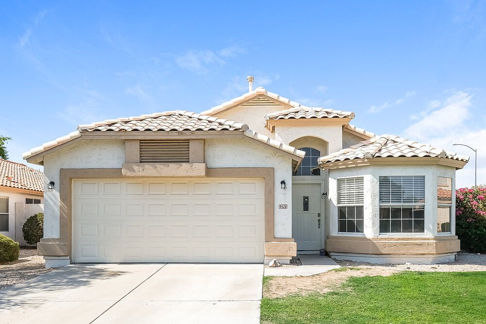 9528 W Clara Ln Peoria, AZ 85382 photo 3