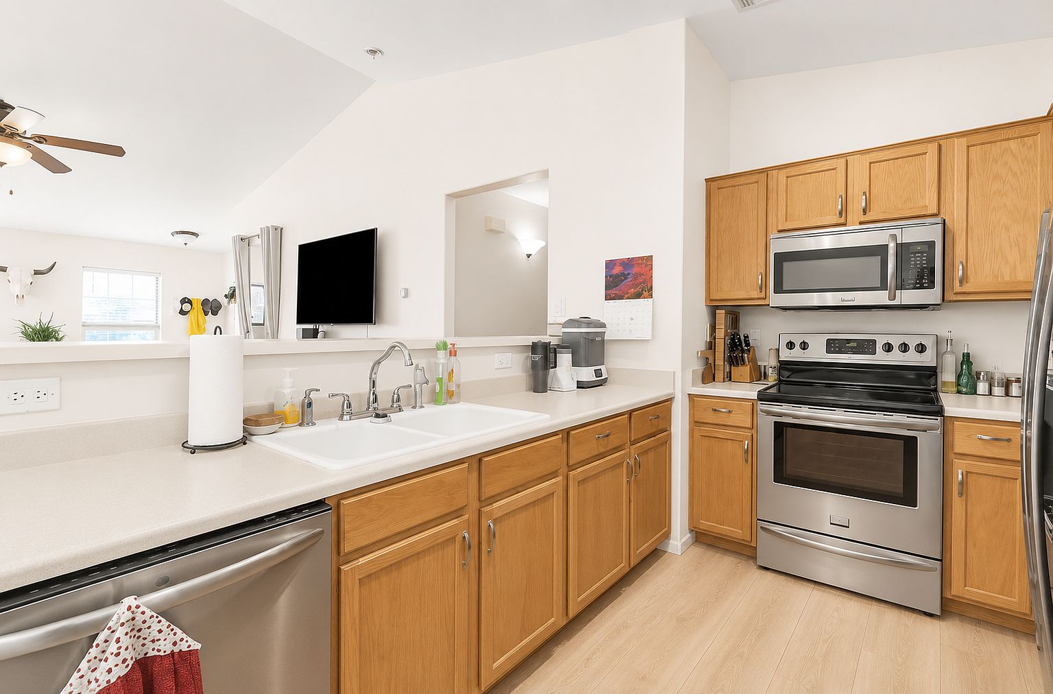 9164 W Harmony Ln photo 3