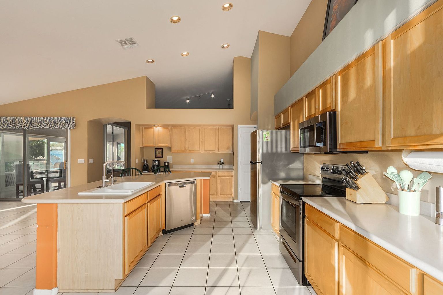 8440 W Alex Ave Peoria, AZ 85382 photo 2