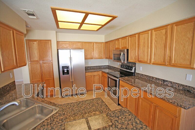 8372 W Melinda Ln Peoria, AZ 85382 photo 3