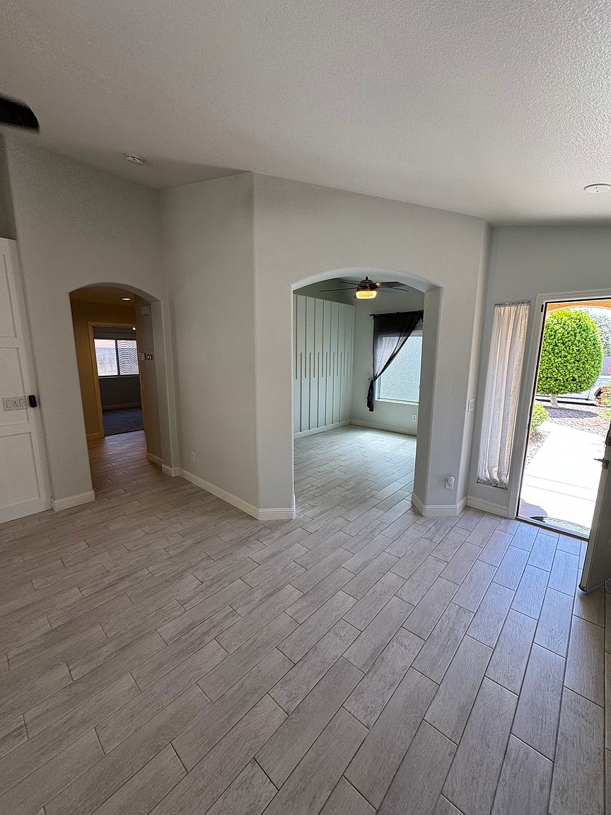 21469 N 79th Dr photo 4