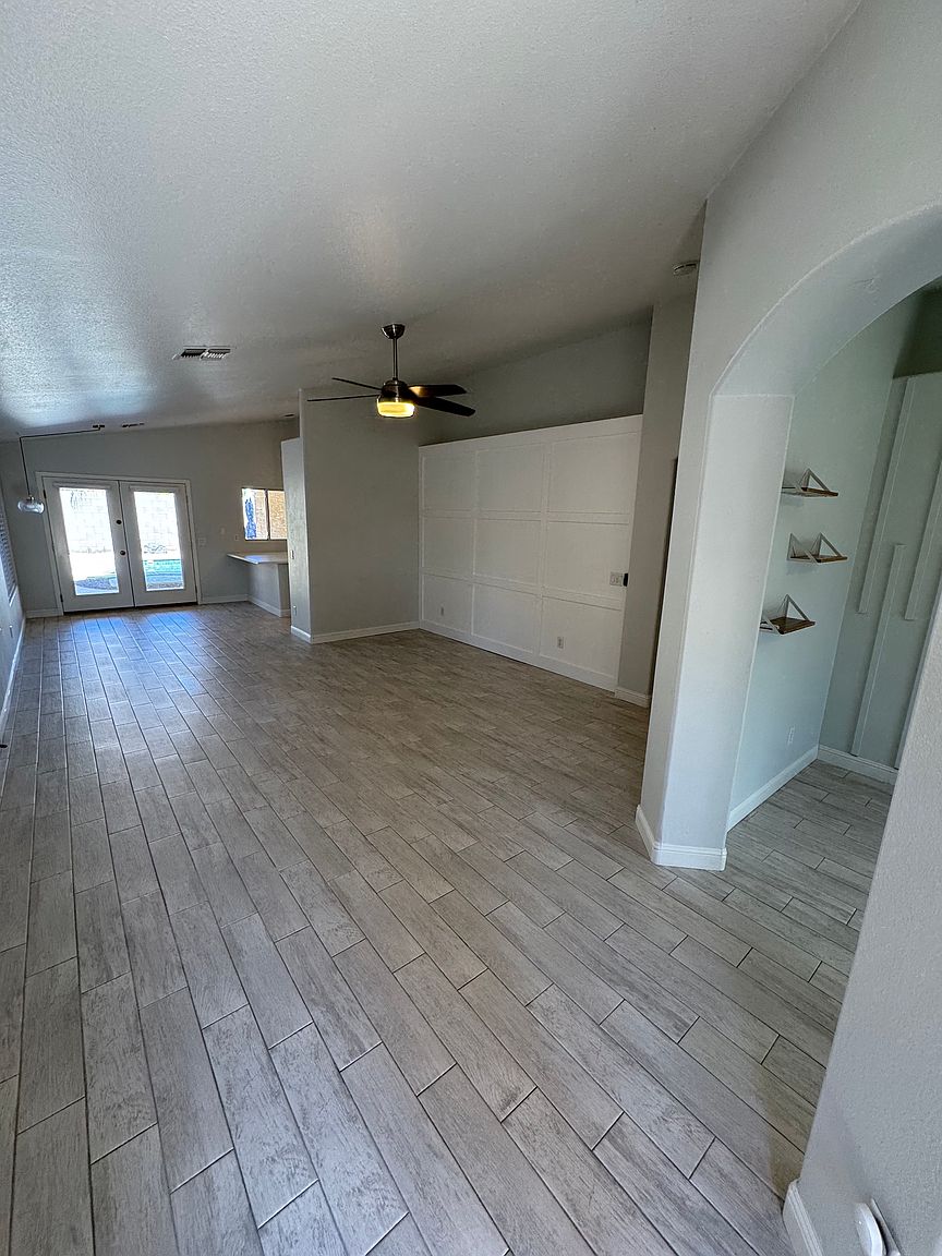 21469 N 79th Dr photo 3