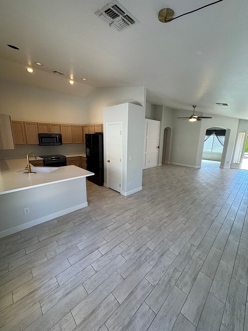 21469 N 79th Dr photo 5