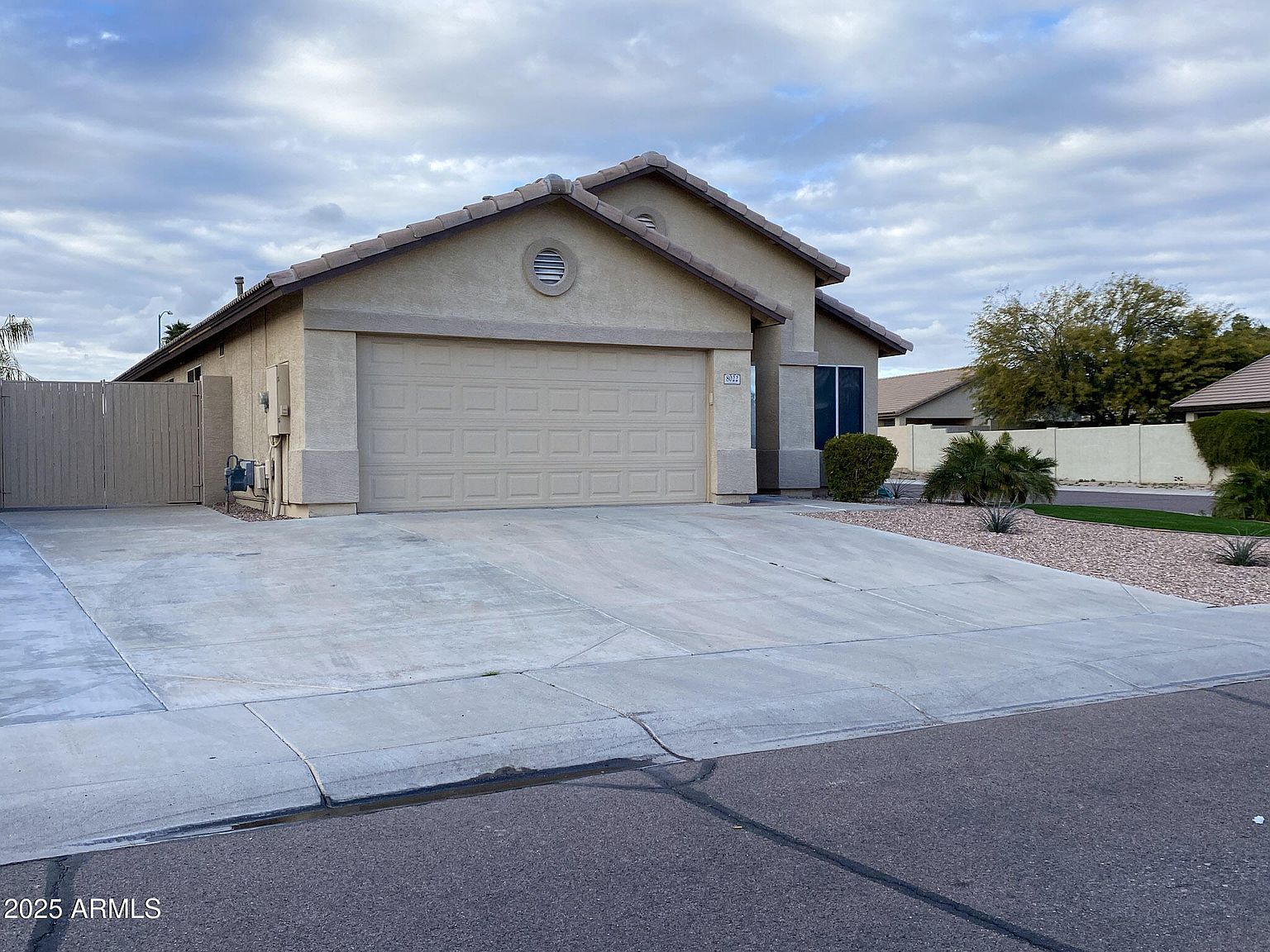 8022 W Salter Dr photo 4