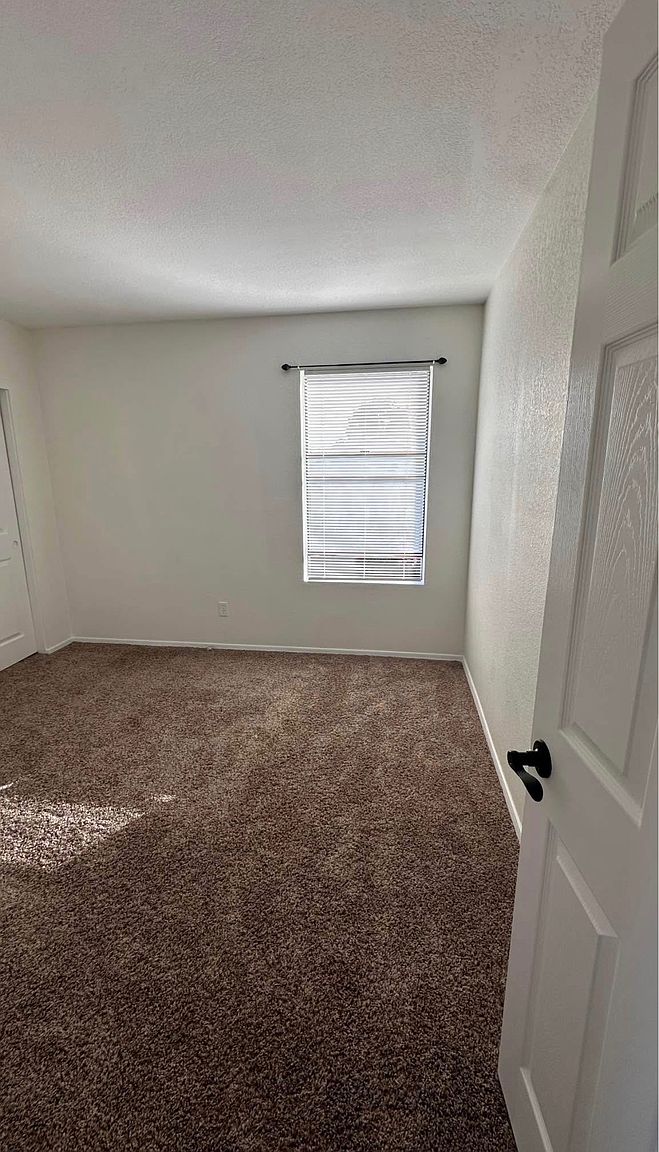 7395 W Oraibi Dr photo 4