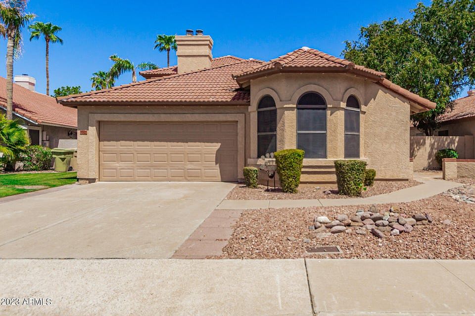 6920 W Morrow Dr photo 5