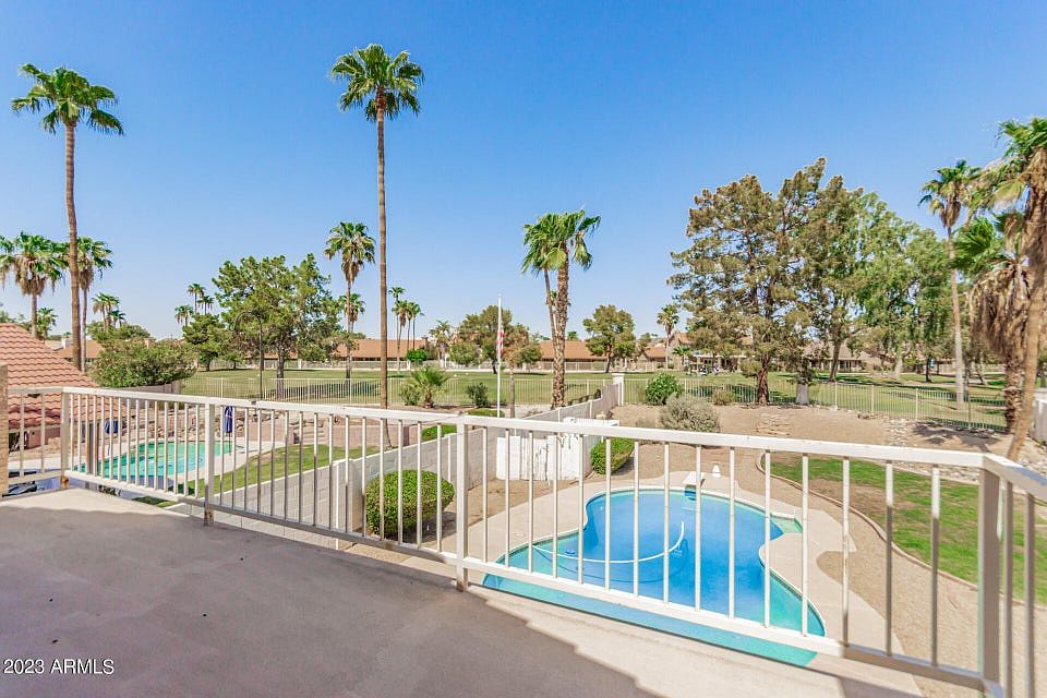 6920 W Morrow Dr photo 3