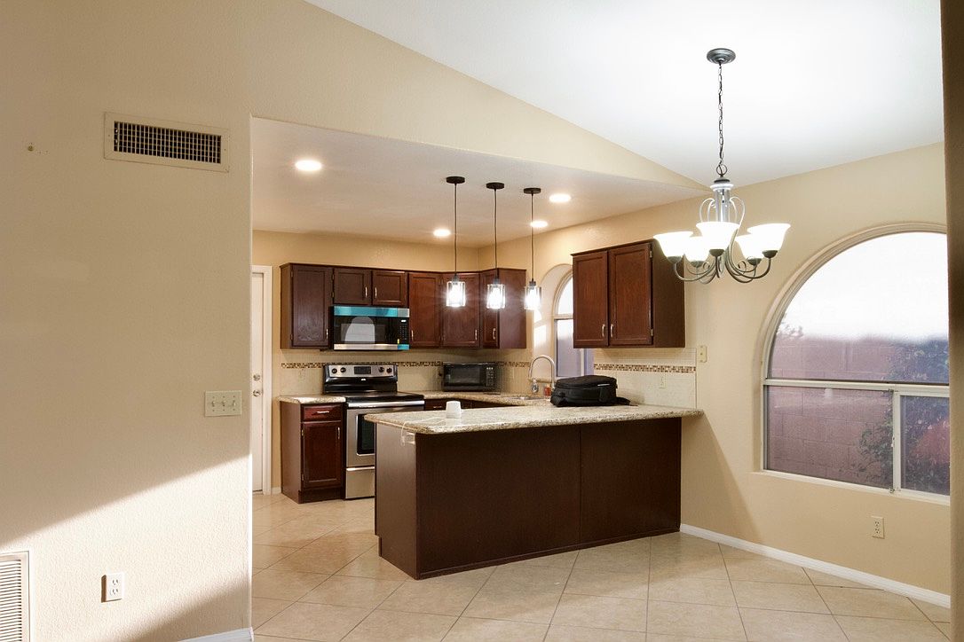 7568 West Kerry Lane, Glendale, AZ 85308 photo 2