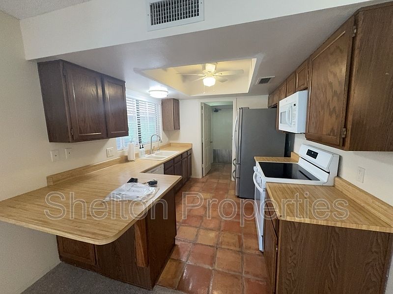 18942 N 96th Ln Peoria, AZ 85382 photo 4
