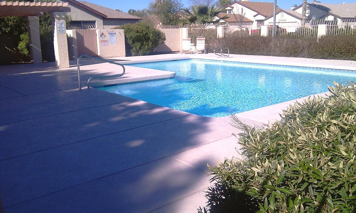 8869 W Greenbrian Dr photo 2