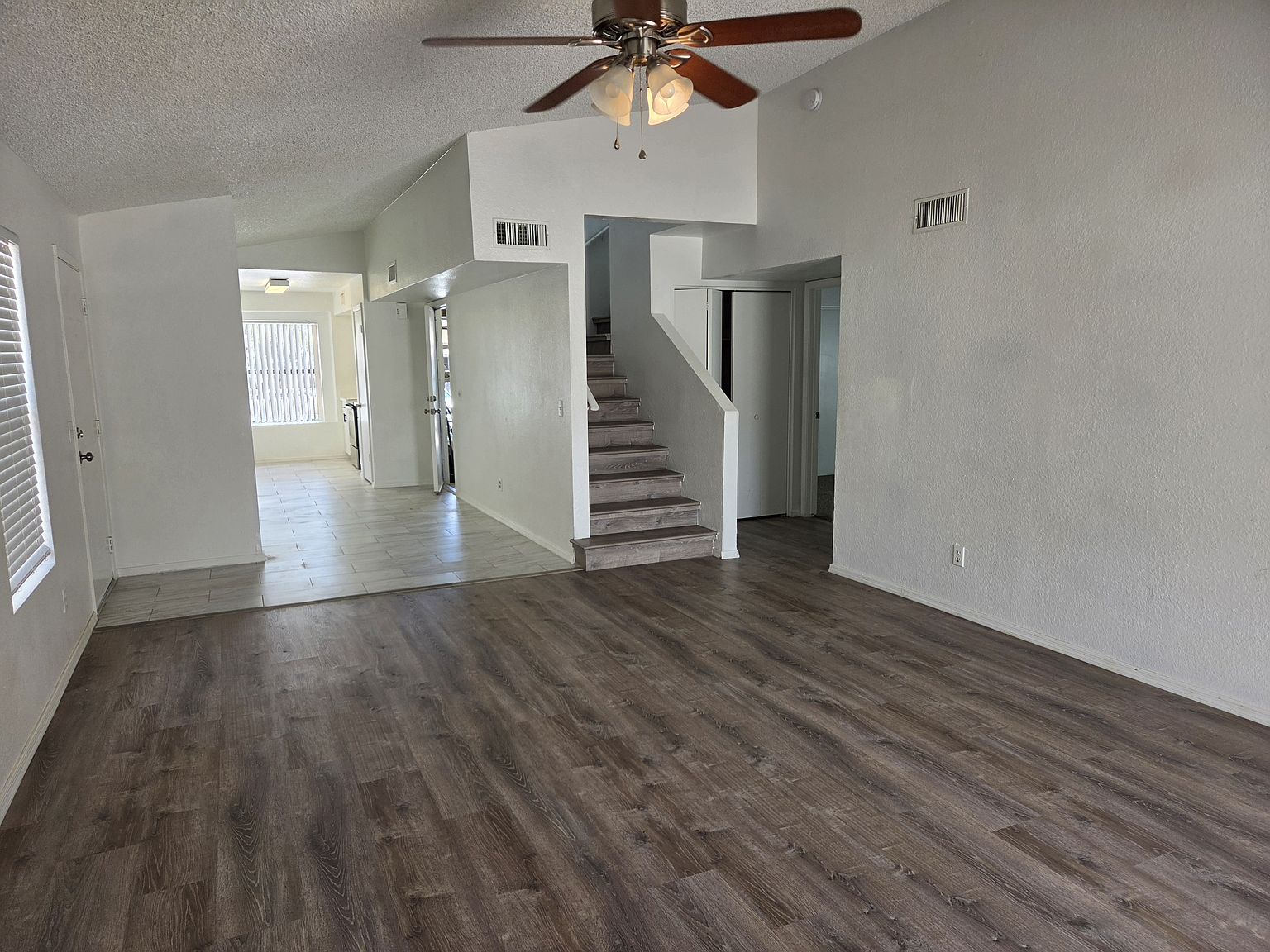 8728 W John Cabot Rd photo 3