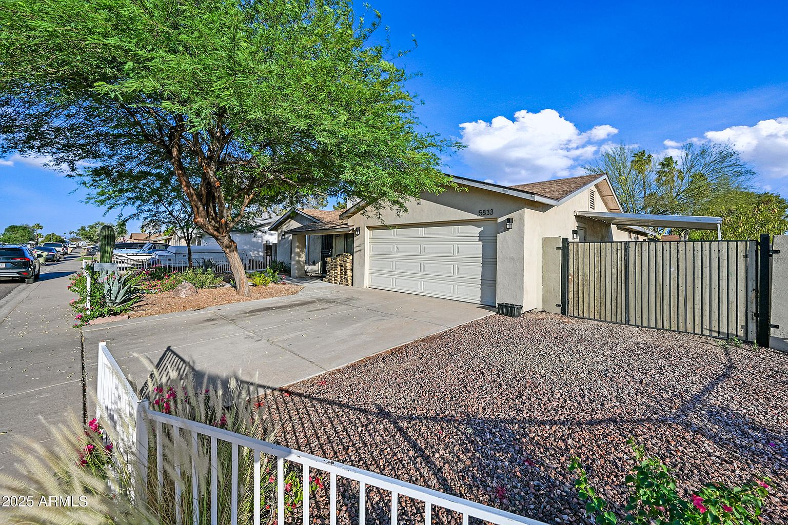 5833 W John Cabot Rd photo 4
