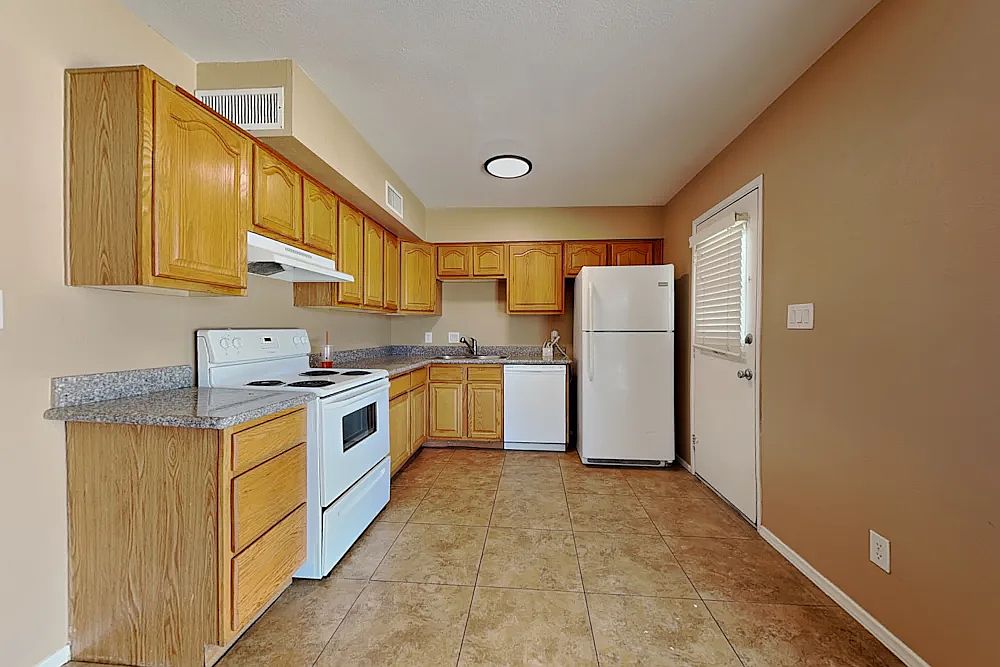 5209 W Sandra Ter photo 4