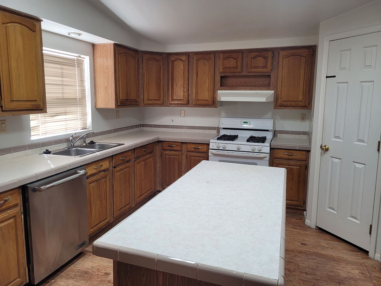 16028 N 69th Ave photo 3