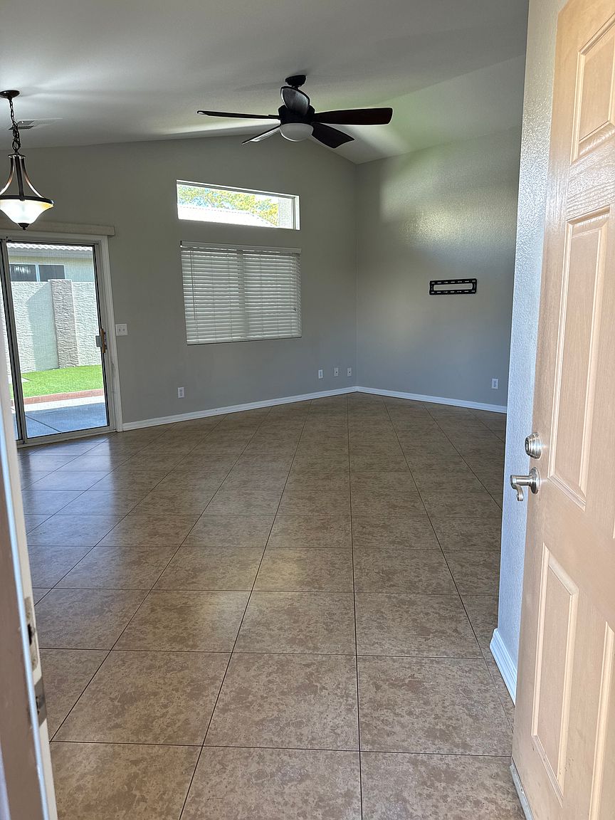 8914 W Port Au Prince Ln photo 3