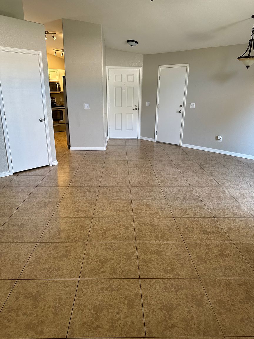 8914 W Port Au Prince Ln photo 4