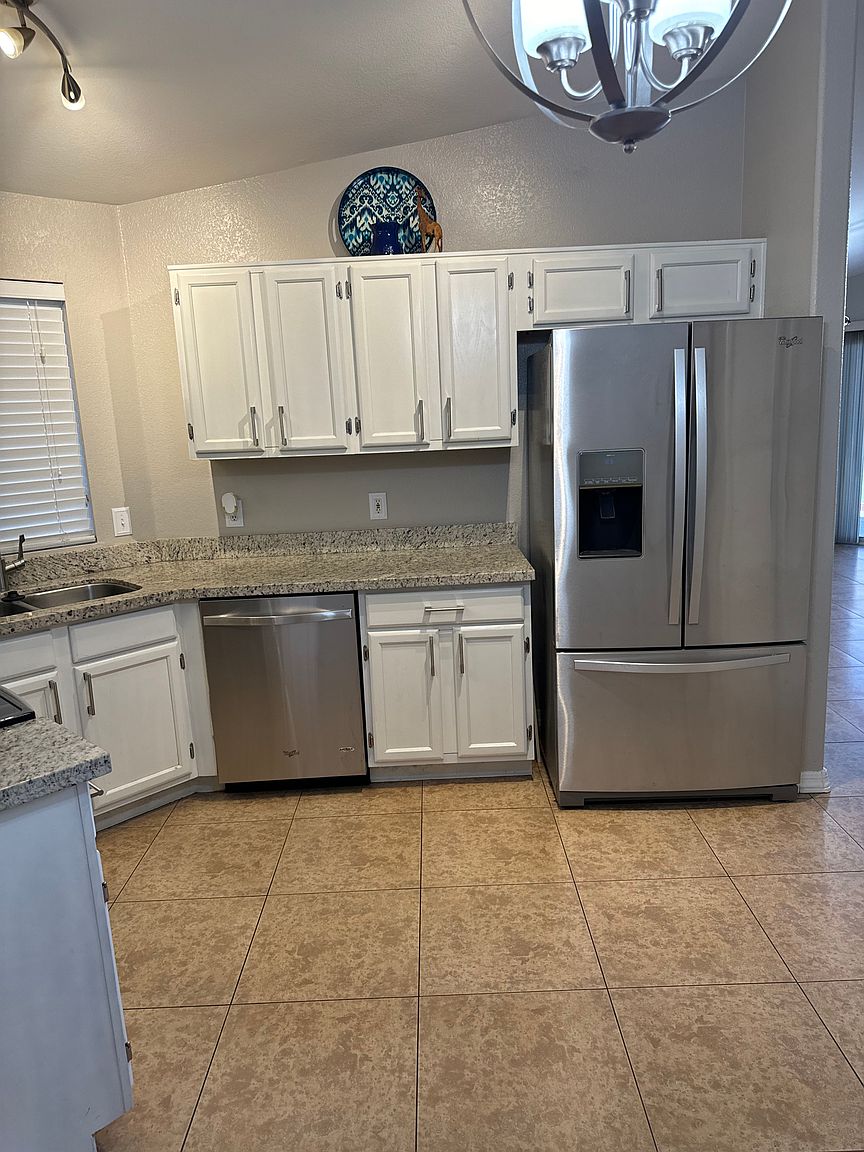 8914 W Port Au Prince Ln photo 2