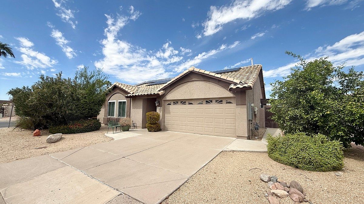 9054 W Lisbon Ln photo 3