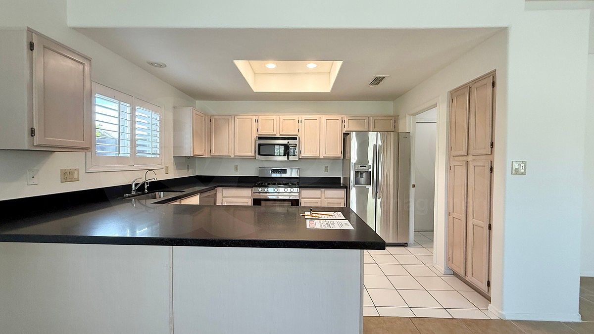 9054 W Lisbon Ln photo 5