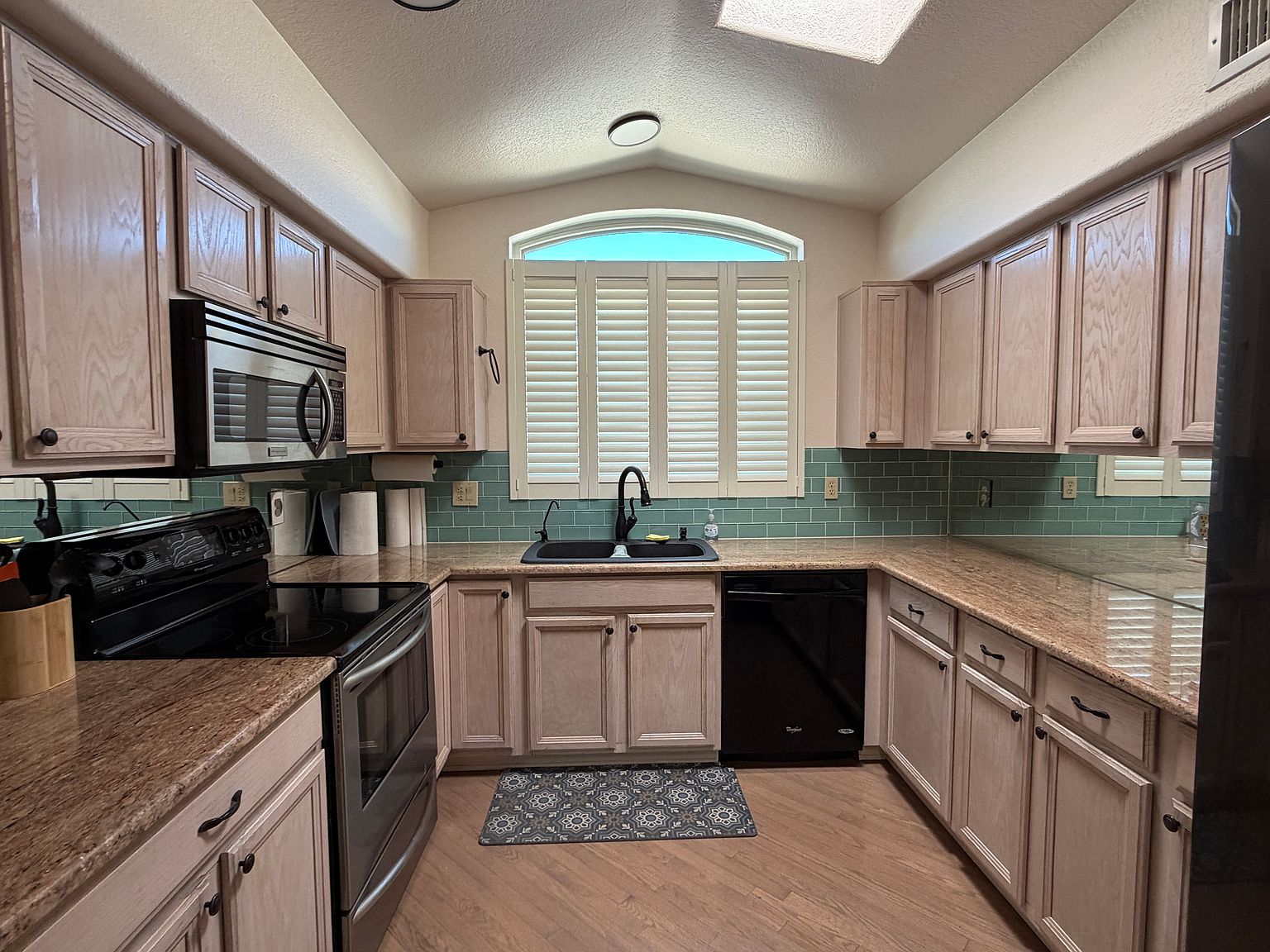 8977 W Lisbon Ln photo 4