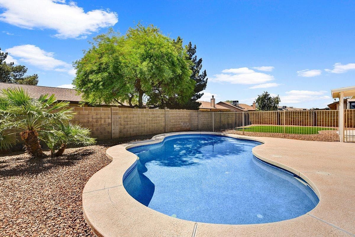 7331 W Windrose Dr photo 5
